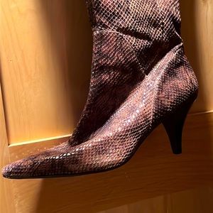 Pointy low stiletto heel boots